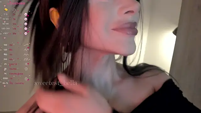 Snapshot of sweetest_bella chatting on 12.16.25 sweetest bella online show from 12.16.25