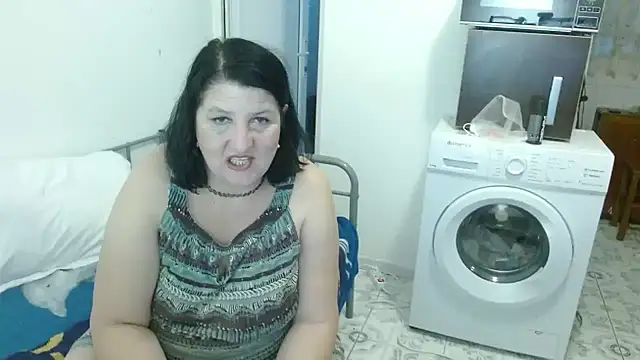 Snapshot of RidemerafSuzana chatting on 01.31.25 RidemerafSuzana online show from 01.31.25