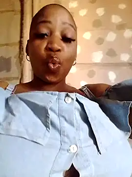 winterqueenx online show from 02.28.25