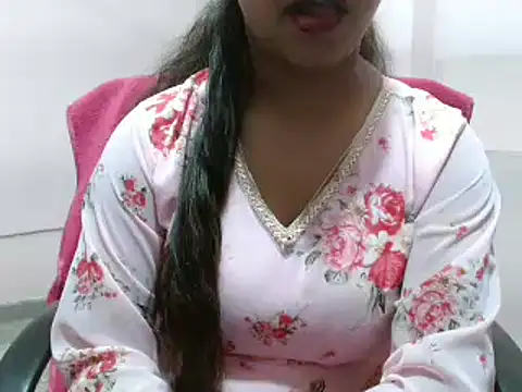 LovingPihu online show from 02.28.25