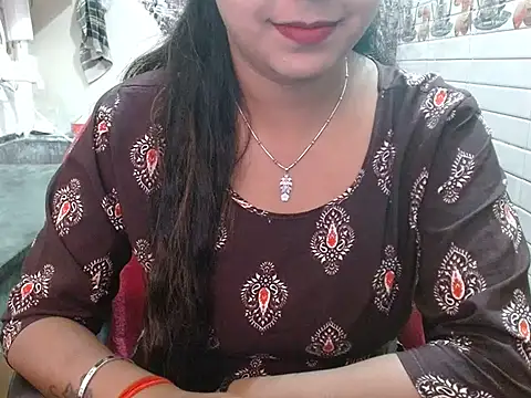 LovingPihu online show from 04.02.26