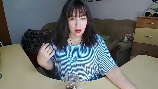 Lucretia Goldi  online show from 02.06.26