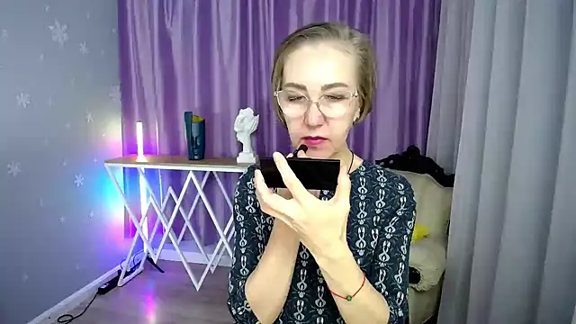 queen a n i online show from 10.06.25