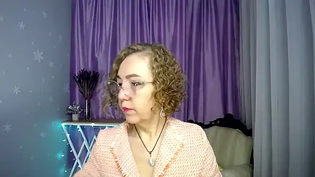 Snapshot of queen_a_n_i chatting on 06.19.26 queen a n i online show from 06.19.26