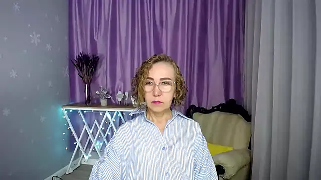 Snapshot of queen_a_n_i chatting on 07.22.26 queen a n i online show from 07.22.26