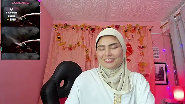 Snapshot of DarshaKhemu chatting on 01.29.25 DarshaKhemu online show from 01.29.25