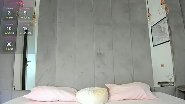 Naila18 online show from 09.11.25