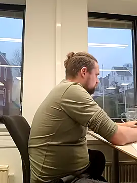 Snapshot of Tj1sen chatting on 12.18.24 Tj1sen online show from 12.18.24