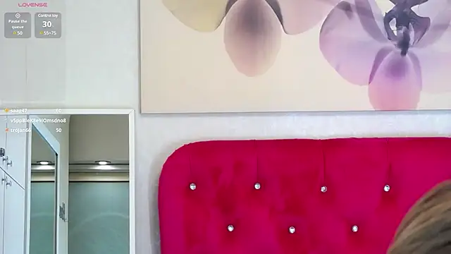 LoraDelNiro online show from 02.06.25