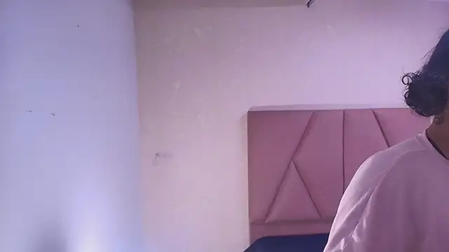 Snapshot of lay_navas chatting on 10.27.25 lay navas online show from 10.27.25