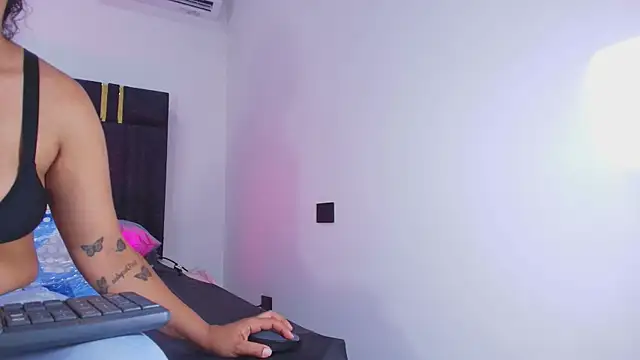 Snapshot of lay_navas chatting on 12.02.25 lay navas online show from 12.02.25