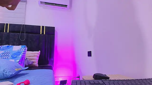 Snapshot of lay_navas chatting on 12.04.25 lay navas online show from 12.04.25