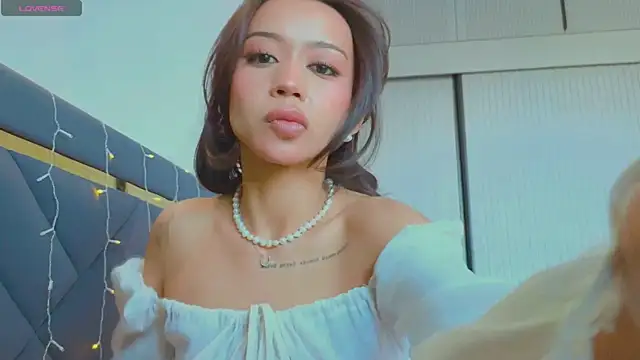 Mia Tin online show from 02.06.25