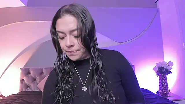 Snapshot of Nicolle_W chatting on 02.11.25 Nicolle W online show from 02.11.25
