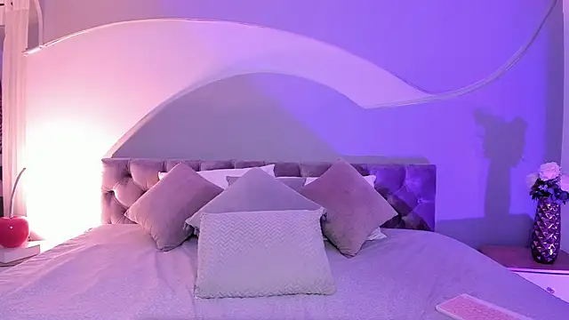 Snapshot of Nicolle_W chatting on 03.01.25 Nicolle W online show from 03.01.25