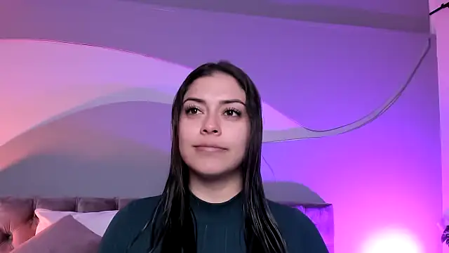 Snapshot of Nicolle_W chatting on 03.20.25 Nicolle W online show from 03.20.25