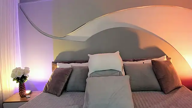 Nicolle W online show from 01.08.26