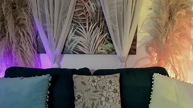 Nicolle W online show from 04.18.26