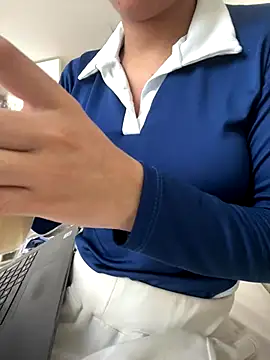 Snapshot of DulceMya6 chatting on 12.20.25 DulceMya6 online show from 12.20.25