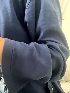 Snapshot of DulceMya6 chatting on 12.21.25 DulceMya6 online show from 12.21.25