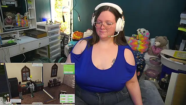Snapshot of Geeky_Kitten chatting on 10.17.25 Geeky Kitten online show from 10.17.25