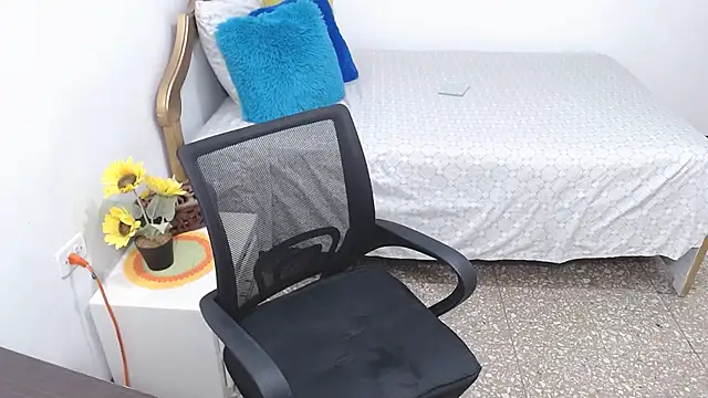 emiliaa hot online show from 12.04.24