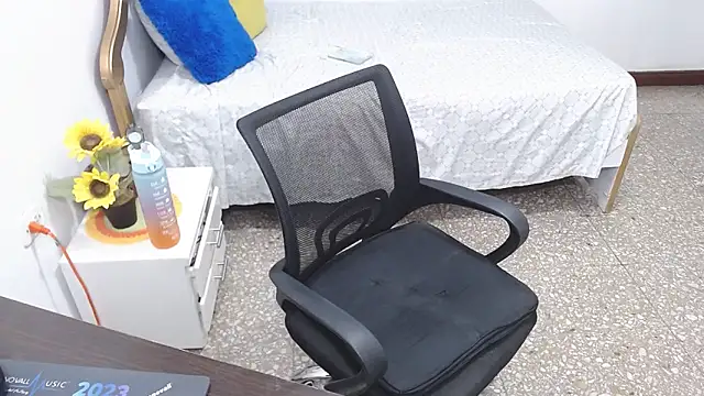 emiliaa hot online show from 12.18.24