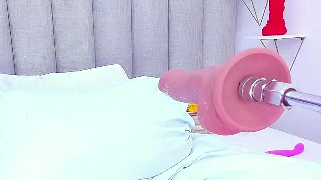 keyllaa  online show from 12.27.24