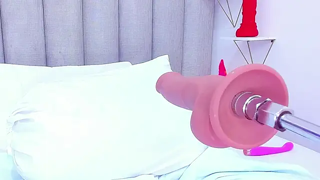 keyllaa  online show from 01.23.25