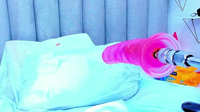 keyllaa  online show from 02.27.25