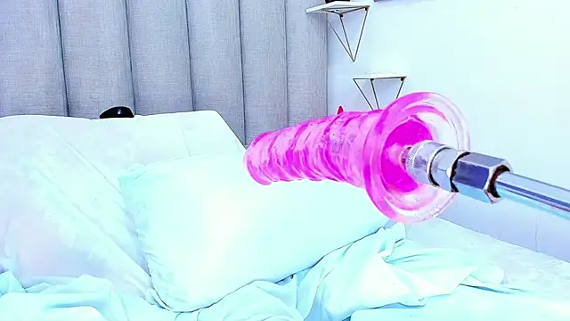 keyllaa  online show from 03.19.25