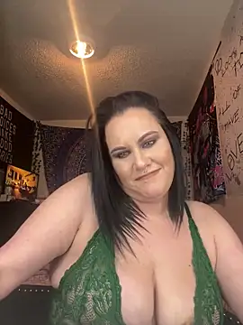 Snapshot of Allie_Austyn chatting on 12.18.24 Allie Austyn online show from 12.18.24