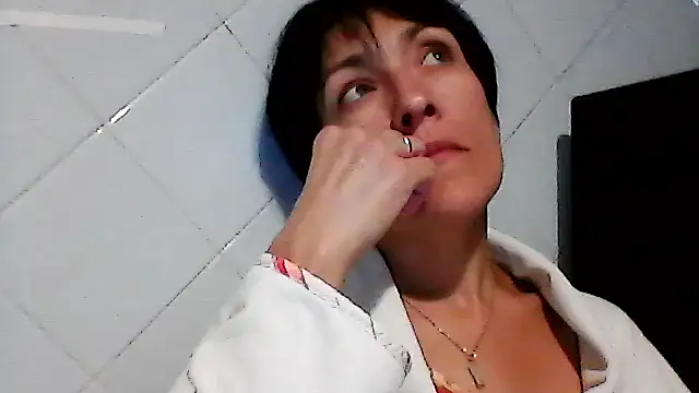 Snapshot of SunnyAmorre chatting on 09.09.25 SunnyAmorre online show from 09.09.25