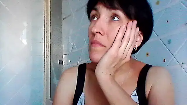 Snapshot of SunnyAmorre chatting on 09.11.25 SunnyAmorre online show from 09.11.25