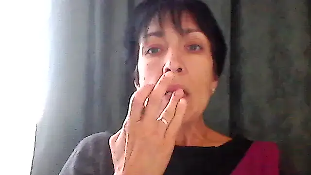 Snapshot of SunnyAmorre chatting on 09.18.25 SunnyAmorre online show from 09.18.25