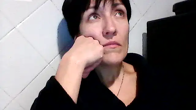 Snapshot of SunnyAmorre chatting on 09.30.25 SunnyAmorre online show from 09.30.25