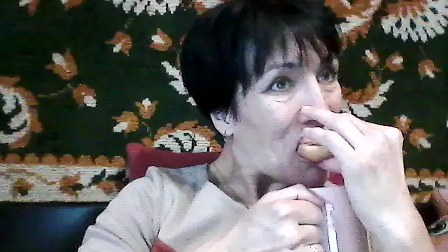 Snapshot of SunnyAmorre chatting on 10.06.25 SunnyAmorre online show from 10.06.25