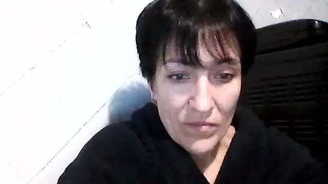 Snapshot of SunnyAmorre chatting on 10.17.25 SunnyAmorre online show from 10.17.25