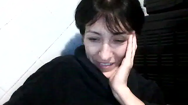 Snapshot of SunnyAmorre chatting on 10.18.25 SunnyAmorre online show from 10.18.25