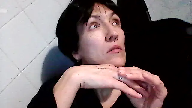 Snapshot of SunnyAmorre chatting on 10.27.25 SunnyAmorre online show from 10.27.25