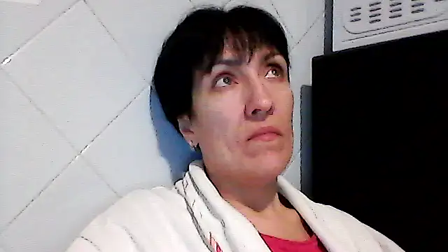 Snapshot of SunnyAmorre chatting on 11.21.25 SunnyAmorre online show from 11.21.25