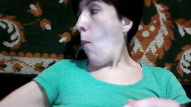 Snapshot of SunnyAmorre chatting on 12.13.25 SunnyAmorre online show from 12.13.25