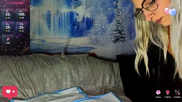 Snapshot of KittyMia chatting on 01.23.25 KittyMia online show from 01.23.25