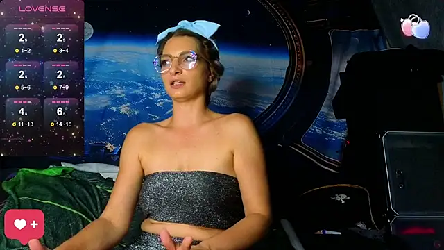 Snapshot of KittyMia chatting on 10.17.25 KittyMia online show from 10.17.25