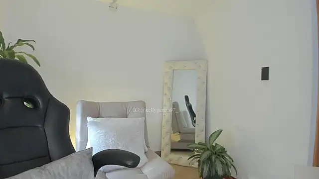 Ally Snow online show from 11.03.25