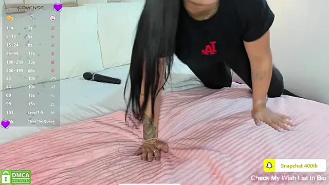 Snapshot of _dinna chatting on 12.18.24  dinna online show from 12.18.24