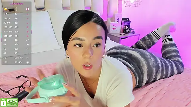 Snapshot of _dinna chatting on 02.13.25  dinna online show from 02.13.25