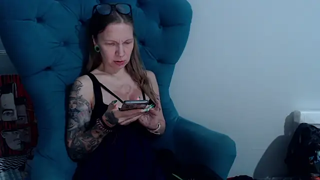 Snapshot of alexandra_zaryanova chatting on 02.11.25 alexandra zaryanova online show from 02.11.25