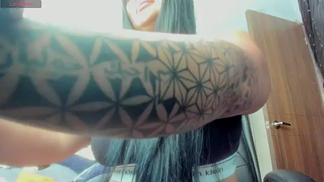 Snapshot of Pocahontas_d chatting on 10.24.25 Pocahontas d online show from 10.24.25