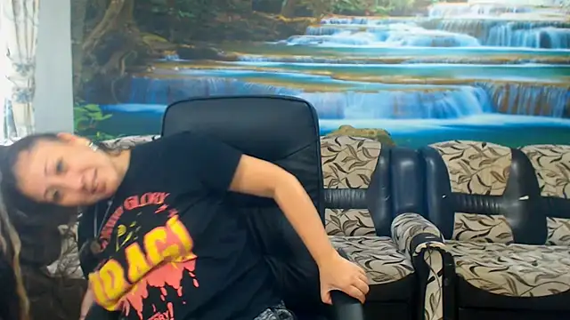 MoistMady online show from 10.08.25